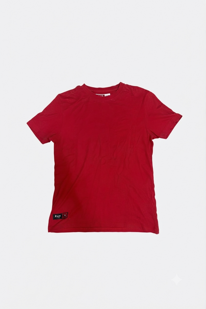Leox Hub Kent in Tradition classic red t-shirt featuring traditional chest logo detail